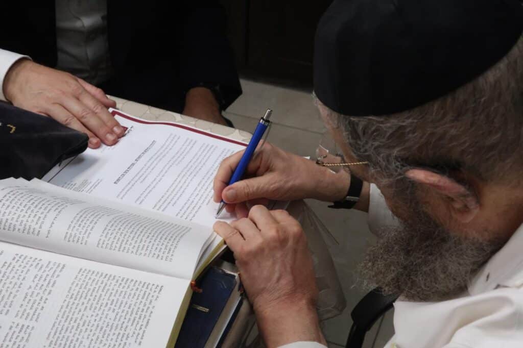 בעקבות גל פעילות מיסיונרית רב היקף רבנים וגדולי תורה מצטרפים לקריאת יד לאחים: להזהיר גדולים על הקטנים במיוחד בימי בין הזמנים