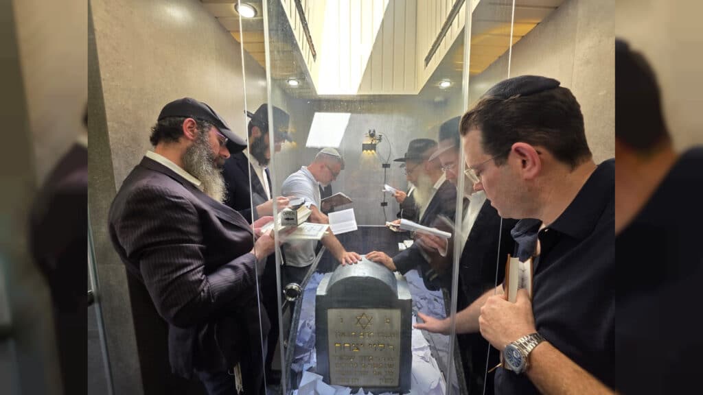 המונים הגיעו ליום ההילולא של רבי לוי יצחק שניאורסון זצ"ל