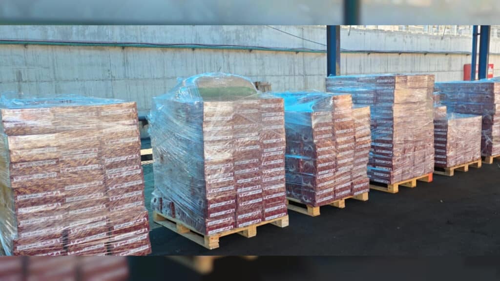 זה מה שנתפס במשאיות הסיוע בדרך לרצועת עזה