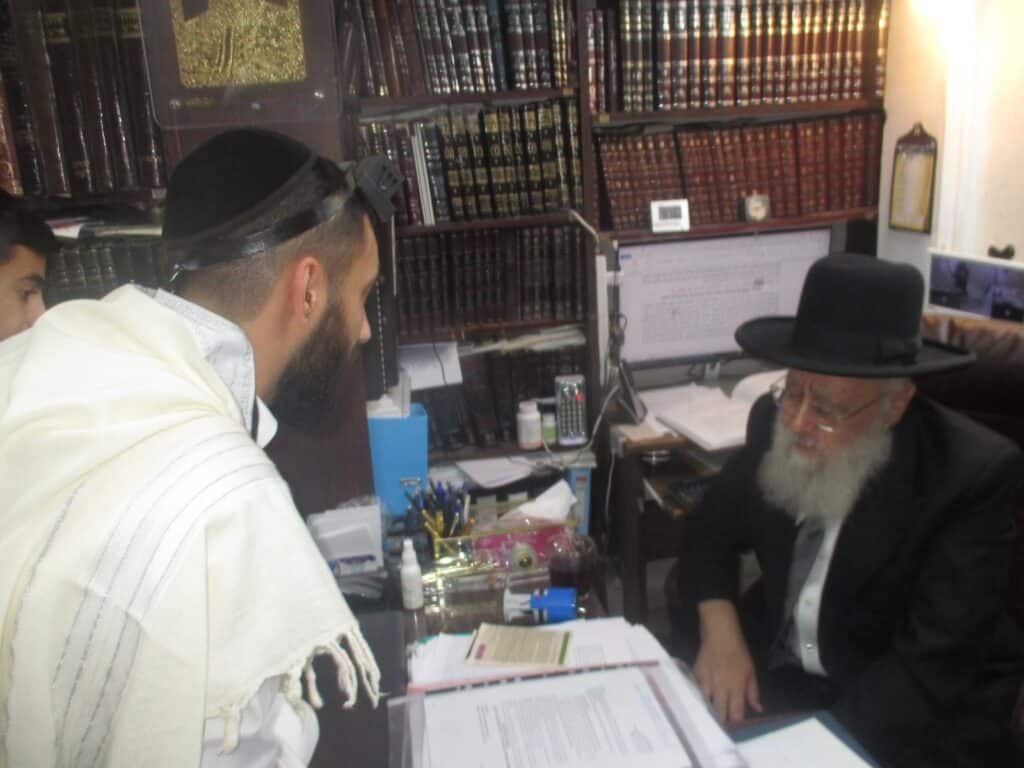 אסיר עולם התורה מתקבל בכבוד רב בבתי גדולי ישראל