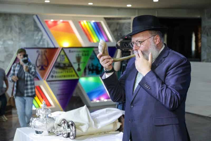 לראשונה: ספר תורה הוכנס ל'אוטונומיה היהודית' המרוחקת