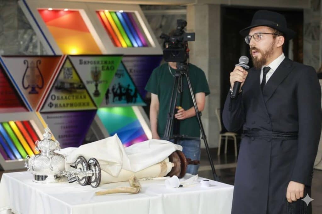 לראשונה: ספר תורה הוכנס ל'אוטונומיה היהודית' המרוחקת