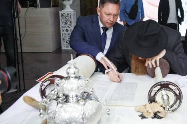 לראשונה: ספר תורה הוכנס ל'אוטונומיה היהודית' המרוחקת