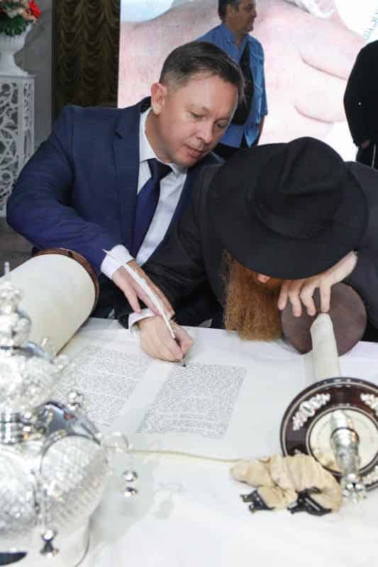 לראשונה: ספר תורה הוכנס ל'אוטונומיה היהודית' המרוחקת