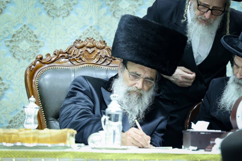 האדמו"ר מאשלג אירס את בתו: החסידים השתתפו באירוסין