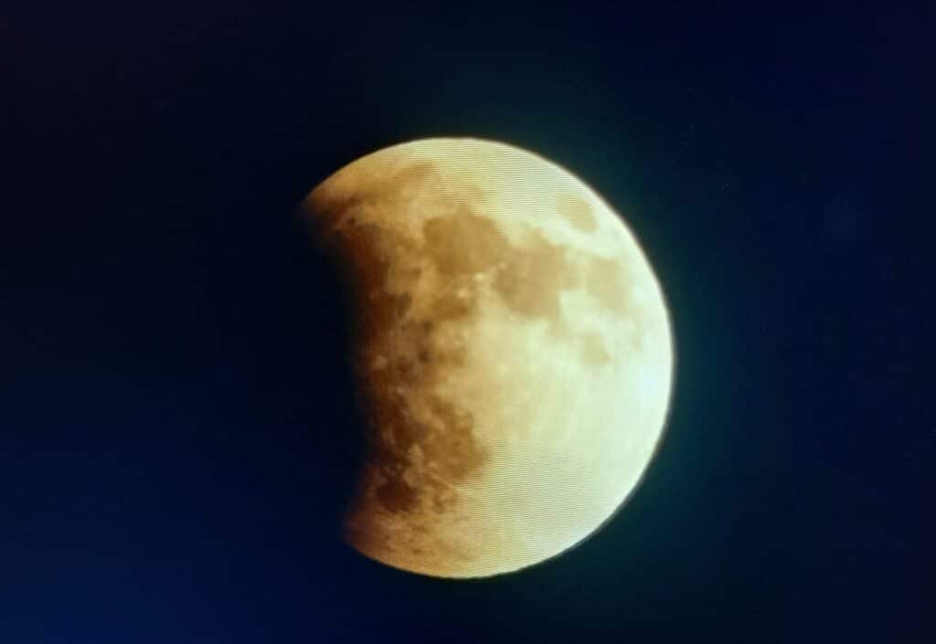 צאו לחלון: כך נראה ליקוי הלבנה מעדשת הצלמים