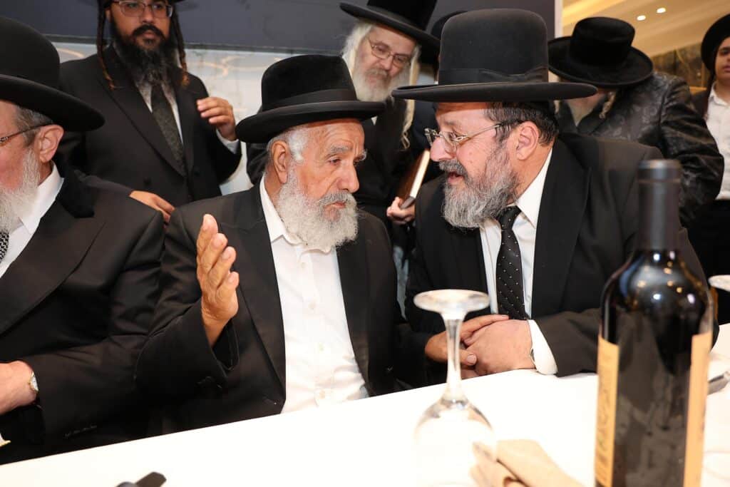 גדולי ישראל באו לברך את חבר המועצת בבר המצווה לנכדו