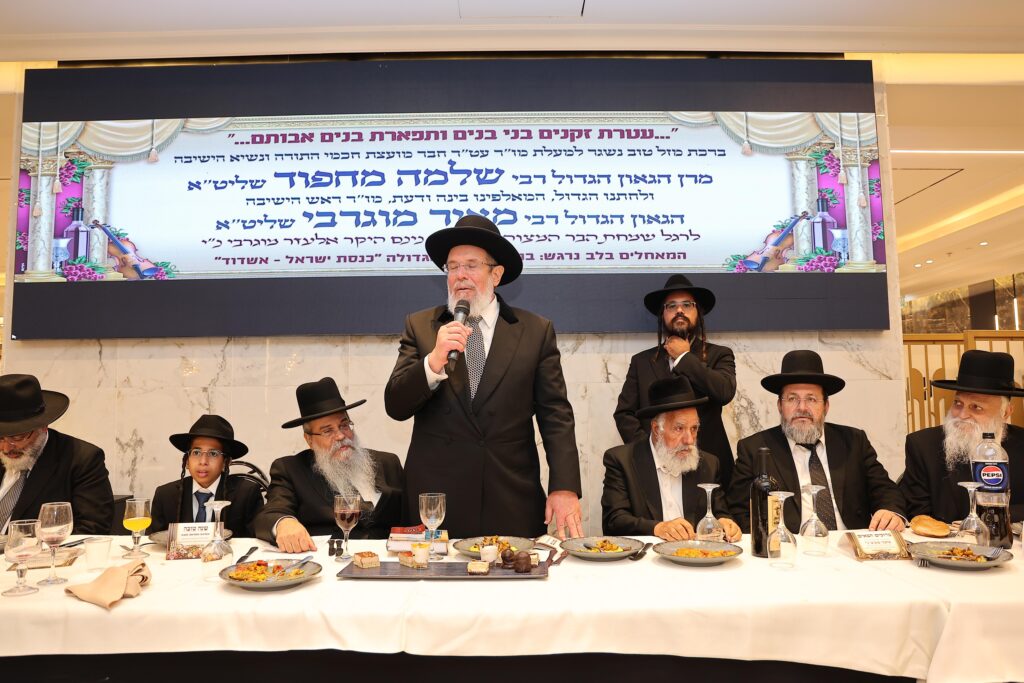 גדולי ישראל באו לברך את חבר המועצת בבר המצווה לנכדו