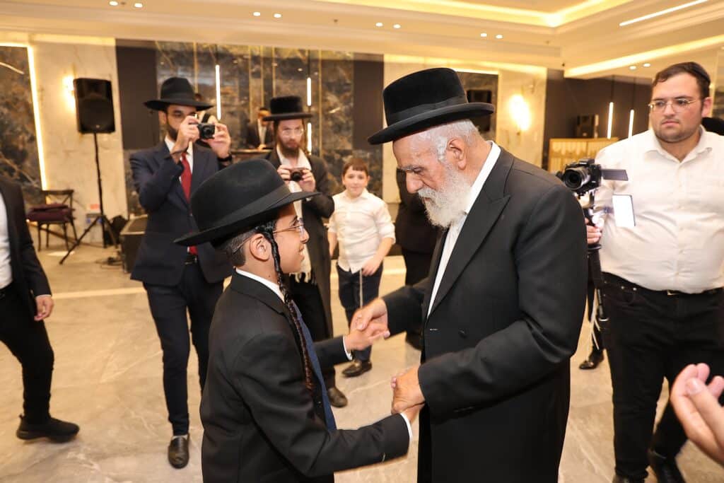 גדולי ישראל באו לברך את חבר המועצת בבר המצווה לנכדו