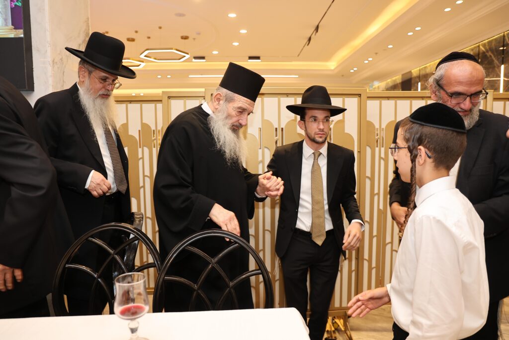 גדולי ישראל באו לברך את חבר המועצת בבר המצווה לנכדו