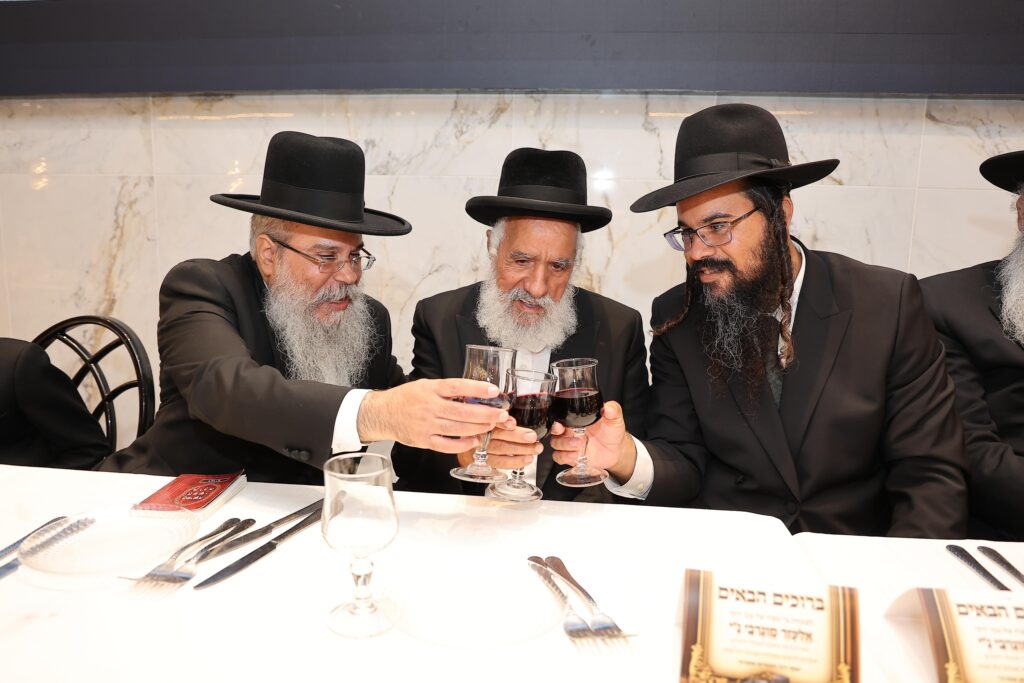 גדולי ישראל באו לברך את חבר המועצת בבר המצווה לנכדו