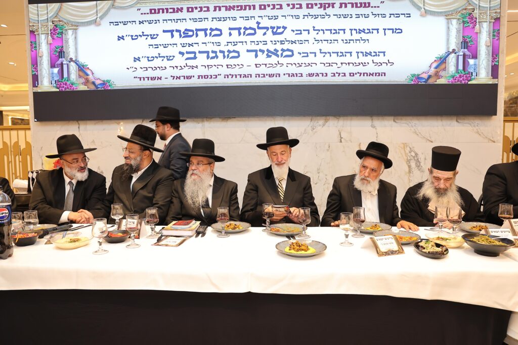 גדולי ישראל באו לברך את חבר המועצת בבר המצווה לנכדו