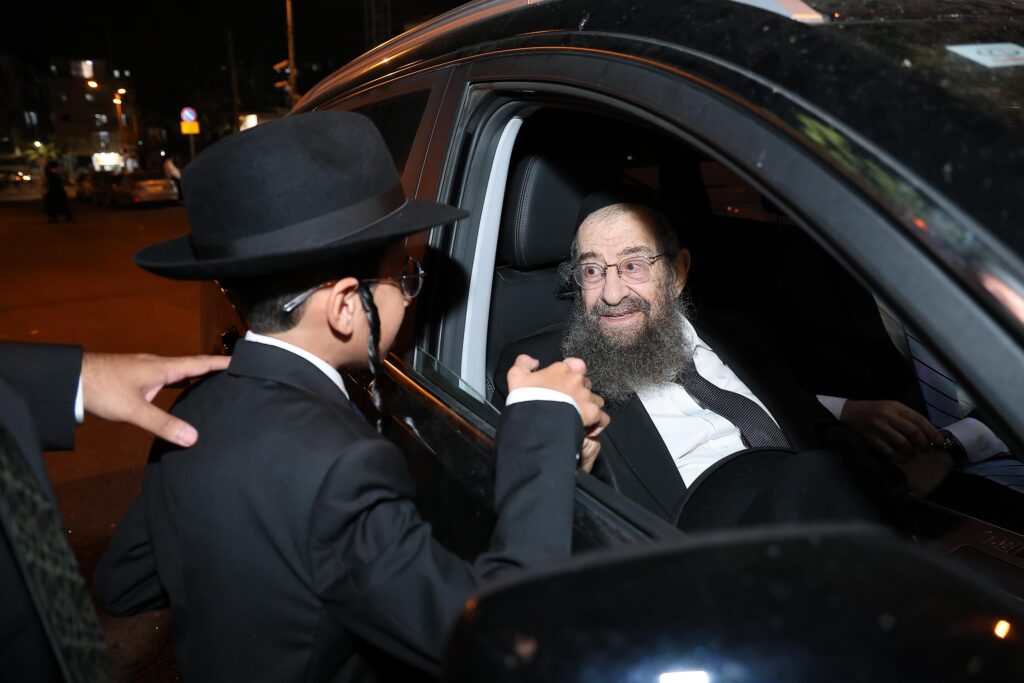 גדולי ישראל באו לברך את חבר המועצת בבר המצווה לנכדו