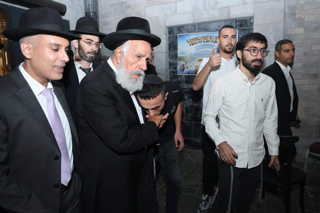 גדולי ישראל באו לברך את חבר המועצת בבר המצווה לנכדו