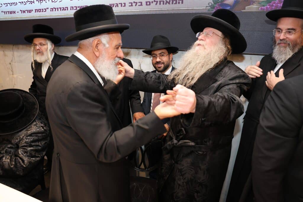 גדולי ישראל באו לברך את חבר המועצת בבר המצווה לנכדו