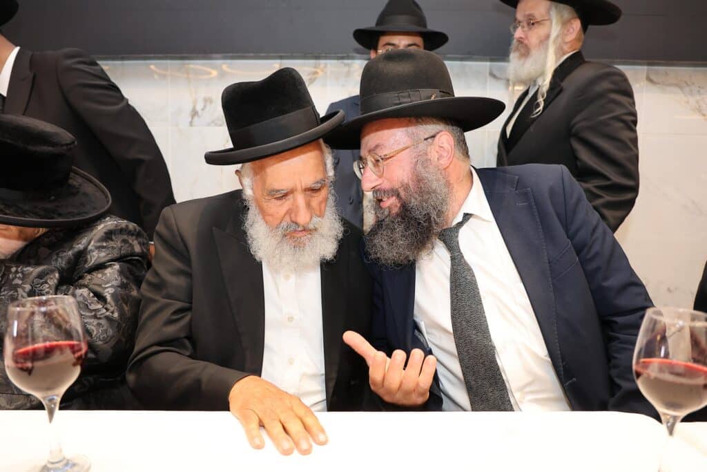 גדולי ישראל באו לברך את חבר המועצת בבר המצווה לנכדו