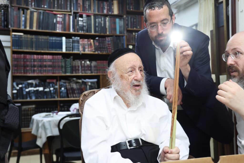 בערב שבת שובה: ראש הישיבה בבחירת ארבעת המינים