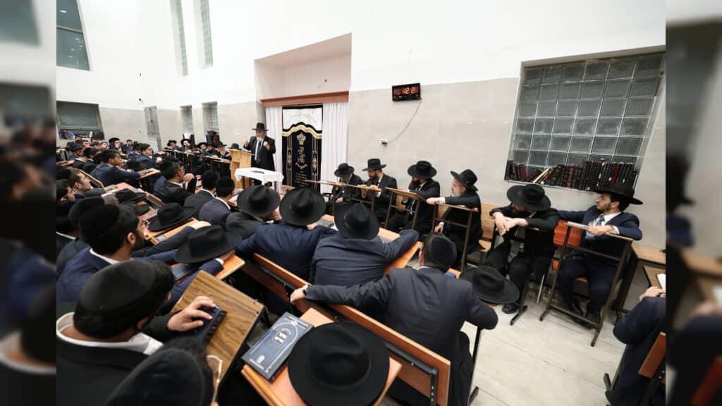 הגר"מ צדקה חיזק את מאות תלמידי ישיבת אהל תורה