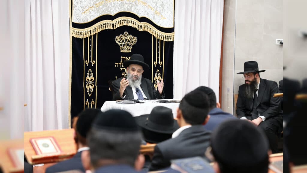 הגר"מ צדקה חיזק את מאות תלמידי ישיבת אהל תורה