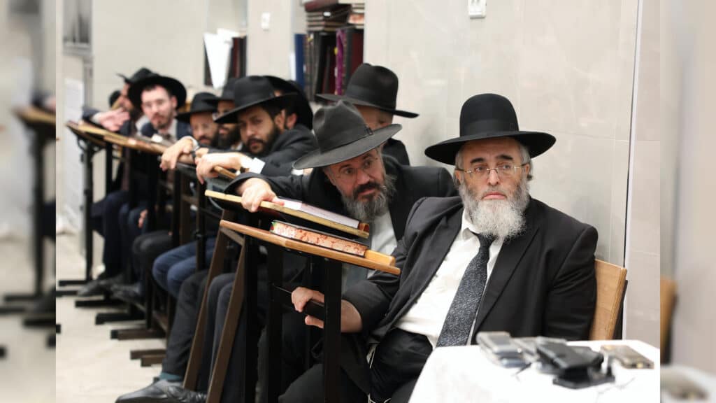 הגר"מ צדקה חיזק את מאות תלמידי ישיבת אהל תורה