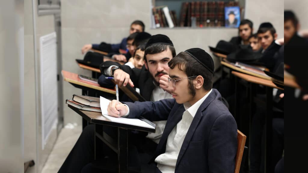 הגר"מ צדקה חיזק את מאות תלמידי ישיבת אהל תורה
