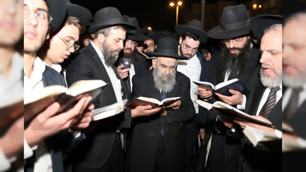 הגר"מ צדקה חיזק את מאות תלמידי ישיבת אהל תורה