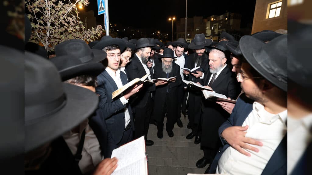 הגר"מ צדקה חיזק את מאות תלמידי ישיבת אהל תורה