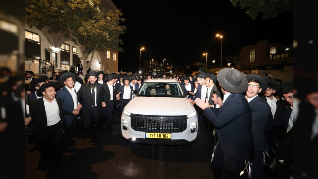 הגר"מ צדקה חיזק את מאות תלמידי ישיבת אהל תורה