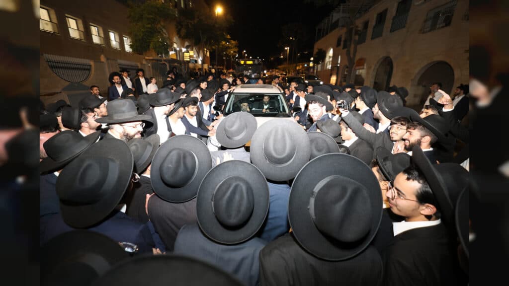 הגר"מ צדקה חיזק את מאות תלמידי ישיבת אהל תורה