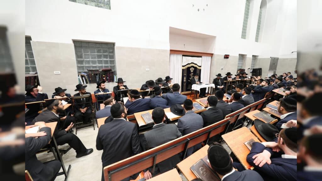 הגר"מ צדקה חיזק את מאות תלמידי ישיבת אהל תורה