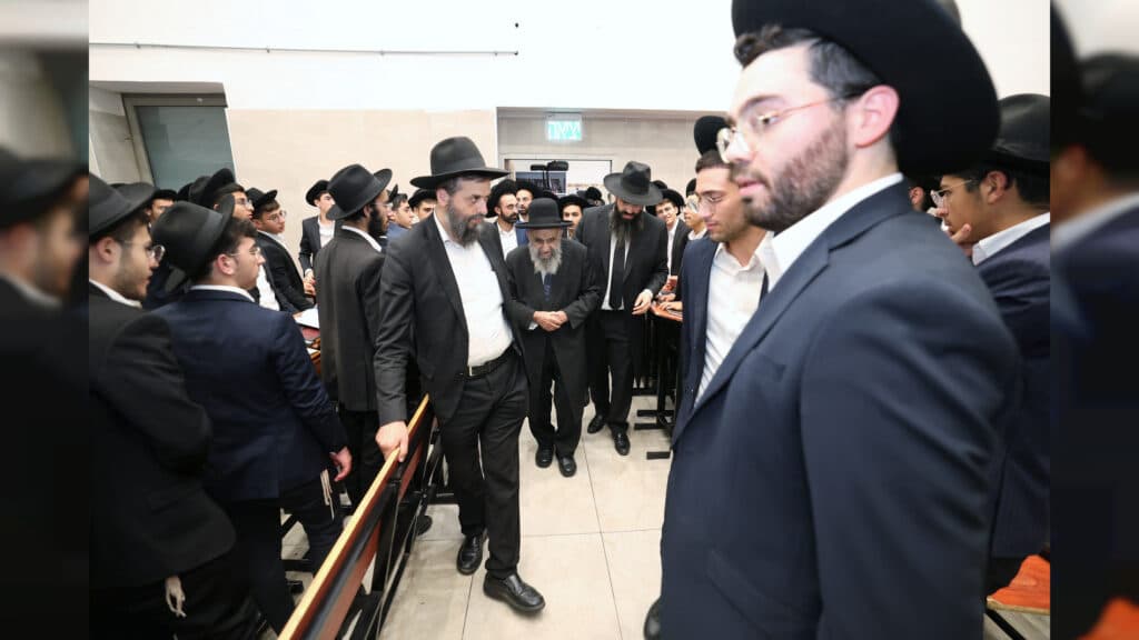 הגר"מ צדקה חיזק את מאות תלמידי ישיבת אהל תורה