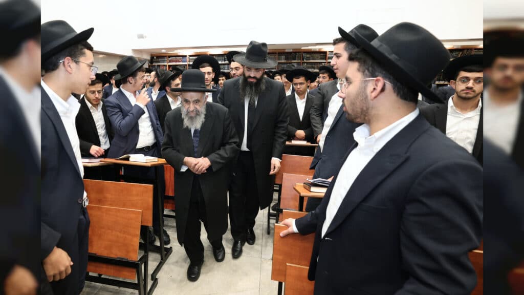 הגר"מ צדקה חיזק את מאות תלמידי ישיבת אהל תורה