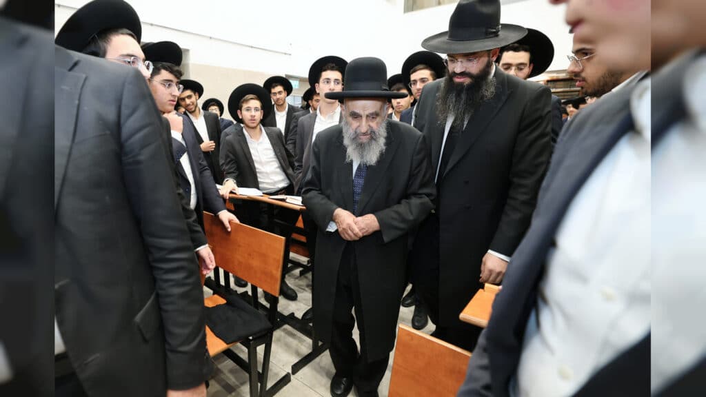הגר"מ צדקה חיזק את מאות תלמידי ישיבת אהל תורה