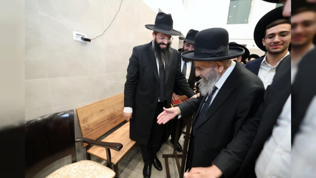 הגר"מ צדקה חיזק את מאות תלמידי ישיבת אהל תורה