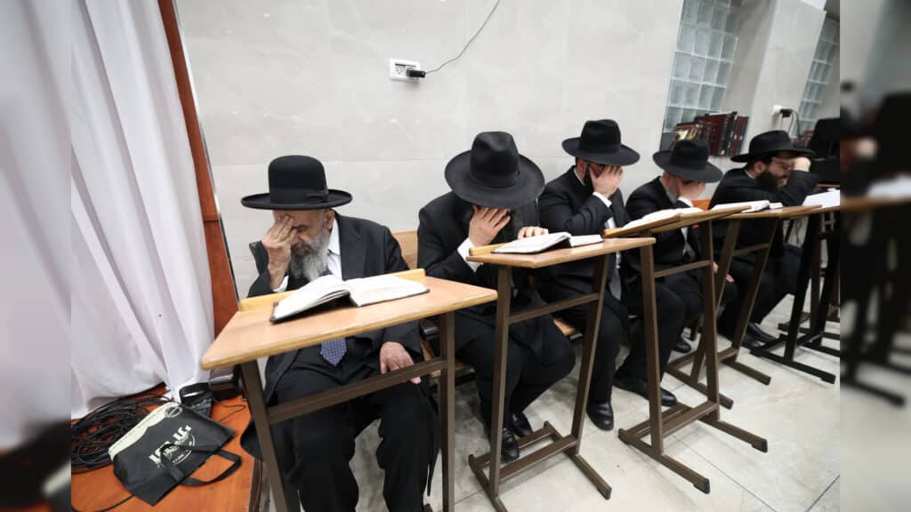 הגר"מ צדקה חיזק את מאות תלמידי ישיבת אהל תורה