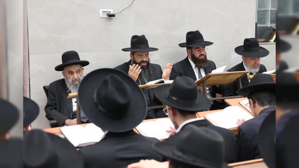 הגר"מ צדקה חיזק את מאות תלמידי ישיבת אהל תורה