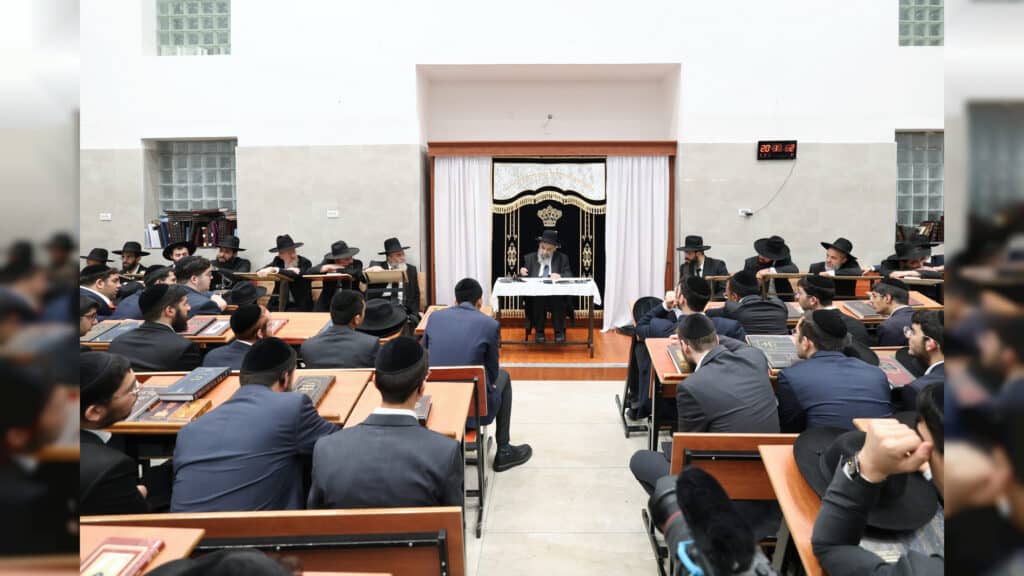 הגר"מ צדקה חיזק את מאות תלמידי ישיבת אהל תורה