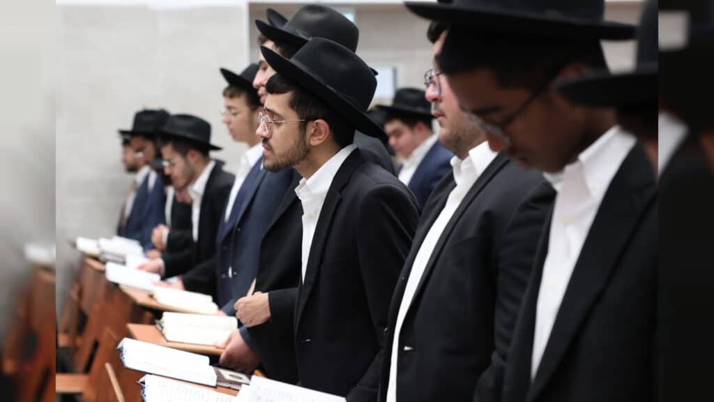 הגר"מ צדקה חיזק את מאות תלמידי ישיבת אהל תורה