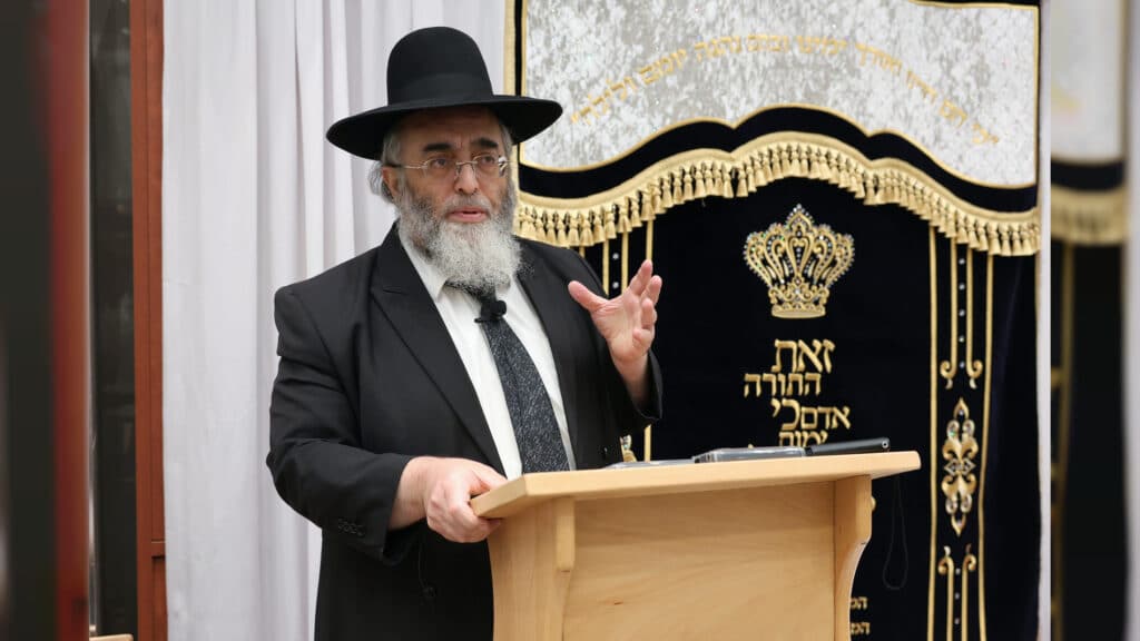 הגר"מ צדקה חיזק את מאות תלמידי ישיבת אהל תורה