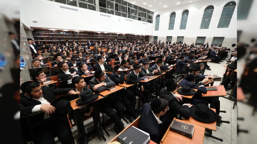 הגר"מ צדקה חיזק את מאות תלמידי ישיבת אהל תורה