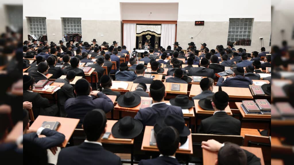 הגר"מ צדקה חיזק את מאות תלמידי ישיבת אהל תורה