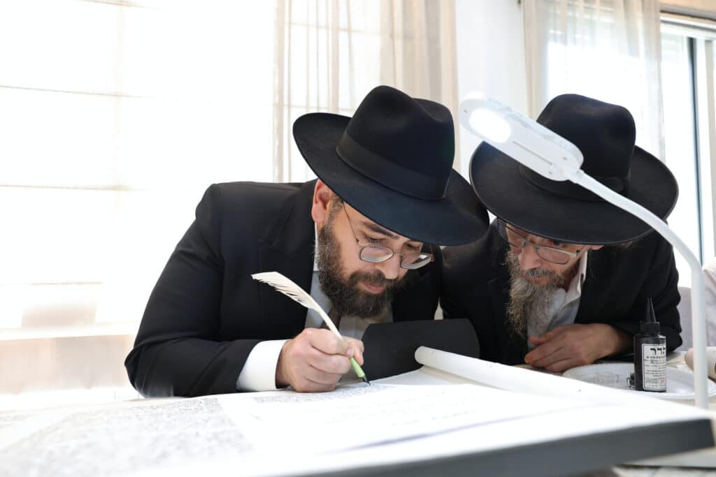 בישיבת הקיבוץ חגגו הכנסת ספר תורה חדש להיכל הישיבה