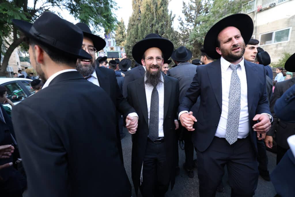 בישיבת הקיבוץ חגגו הכנסת ספר תורה חדש להיכל הישיבה