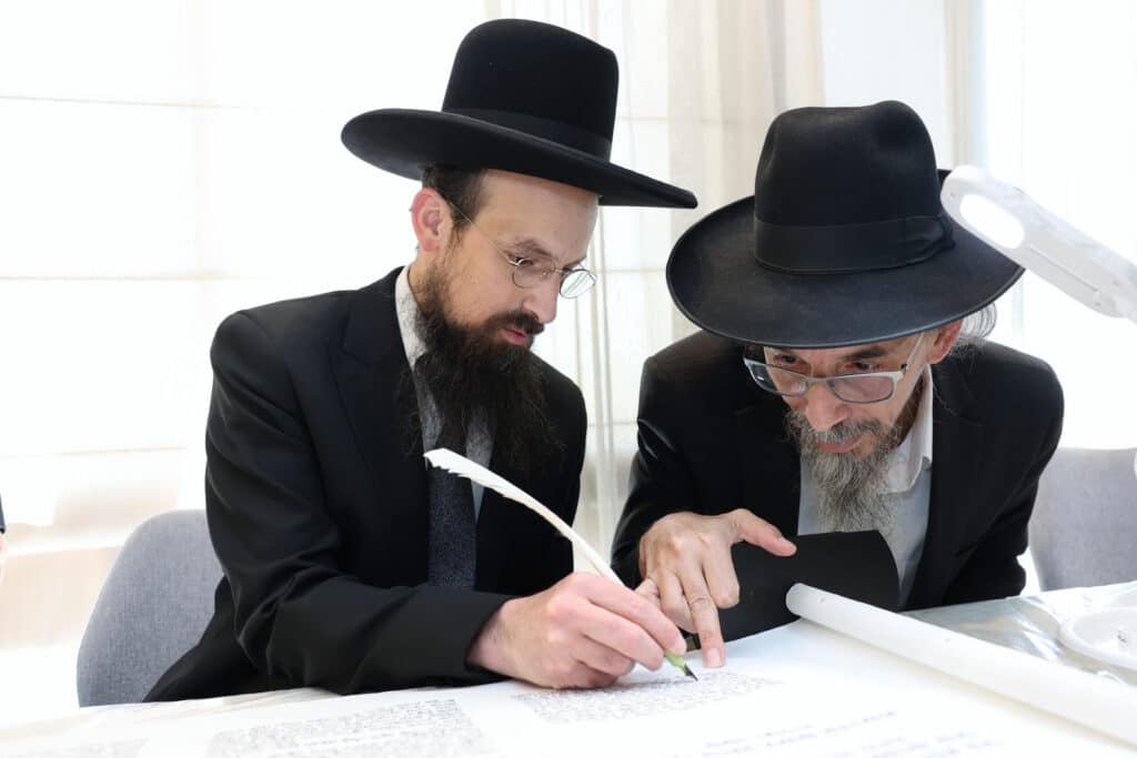 בישיבת הקיבוץ חגגו הכנסת ספר תורה חדש להיכל הישיבה