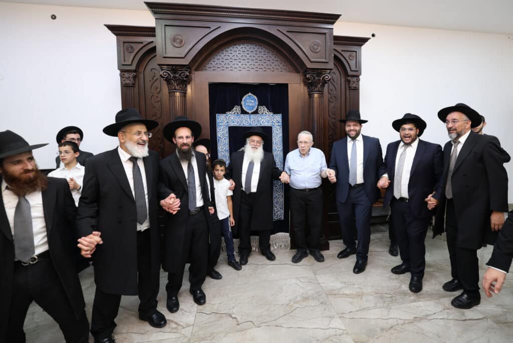 בישיבת הקיבוץ חגגו הכנסת ספר תורה חדש להיכל הישיבה