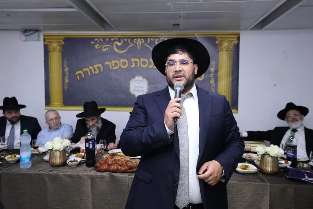 בישיבת הקיבוץ חגגו הכנסת ספר תורה חדש להיכל הישיבה