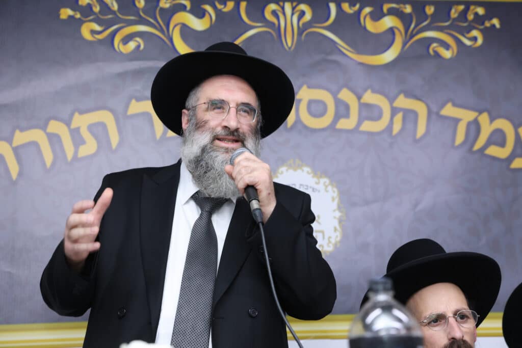 בישיבת הקיבוץ חגגו הכנסת ספר תורה חדש להיכל הישיבה