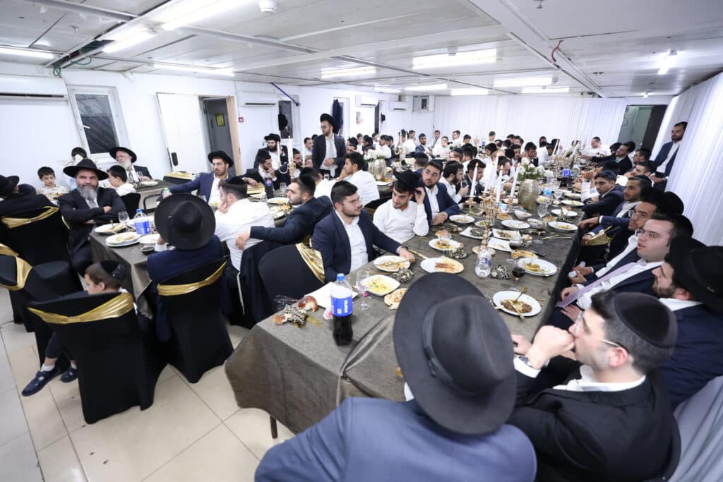 בישיבת הקיבוץ חגגו הכנסת ספר תורה חדש להיכל הישיבה