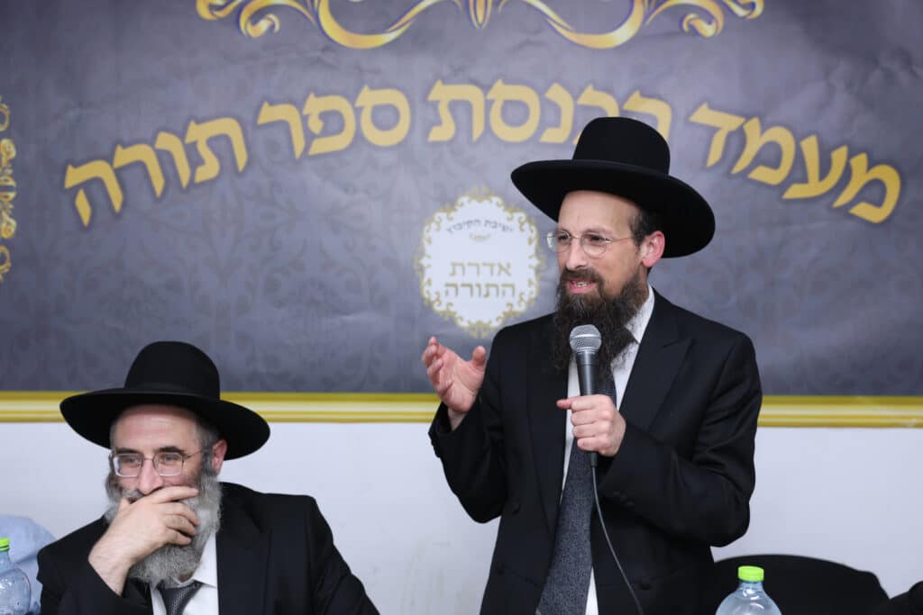 בישיבת הקיבוץ חגגו הכנסת ספר תורה חדש להיכל הישיבה