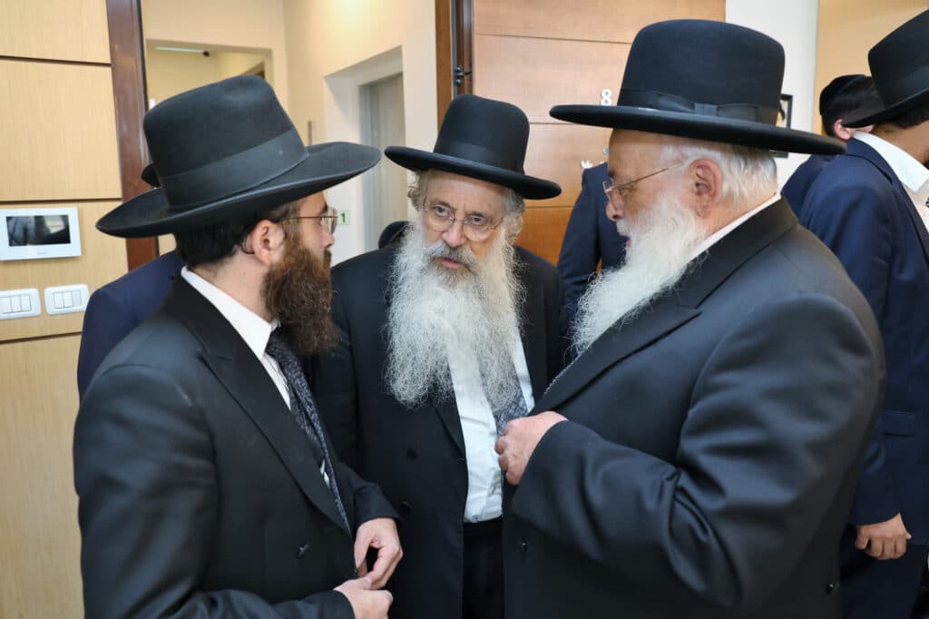 בישיבת הקיבוץ חגגו הכנסת ספר תורה חדש להיכל הישיבה